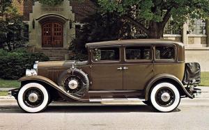 REO Flying Cloud Sport Sedan 1930 года